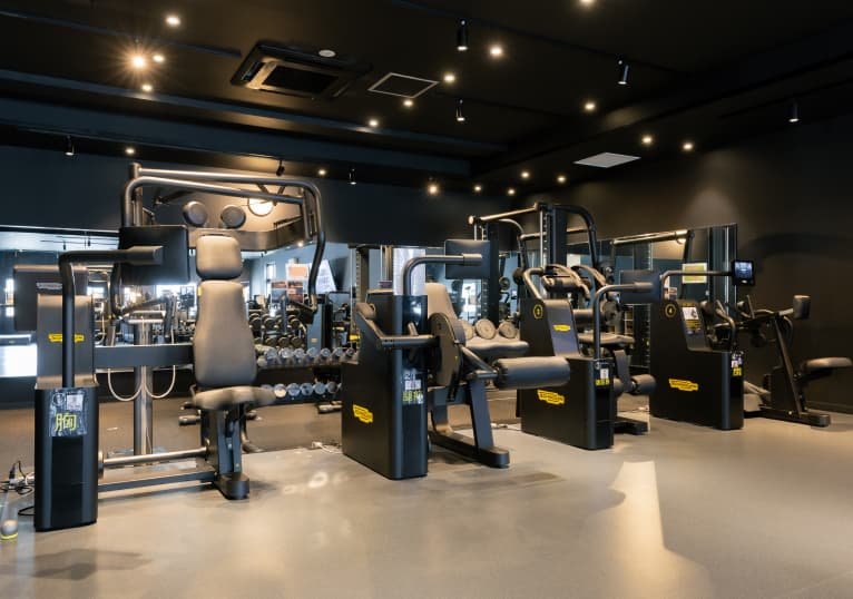 本格的なトレーニングマシンでしっかり鍛えたい